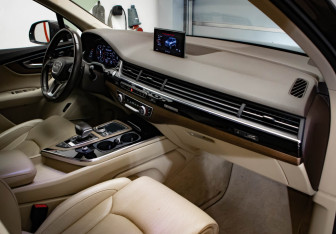 Подержанный автомобиль Audi Q7 2016 года (28 фото)