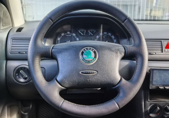 Подержанный автомобиль Skoda Octavia Liftback 2008 года (14 фото)