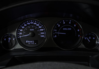 Подержанный автомобиль Jeep Commander 2008 года (10 фото)