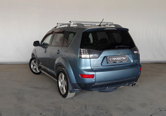 Подержанный автомобиль Mitsubishi Outlander 2008 года (4 фото)