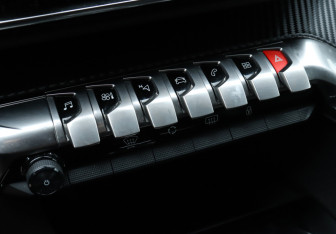 Подержанный автомобиль Peugeot 3008 2019 года (15 фото)