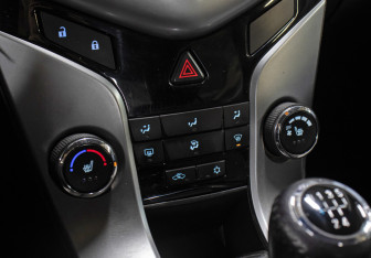 Подержанный автомобиль Chevrolet Cruze Sedan 2011 года (18 фото)