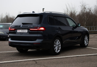 Подержанный автомобиль BMW X7 2020 года (5 фото)