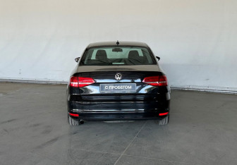 Подержанный автомобиль Volkswagen Jetta Sedan 2015 года (6 фото)