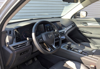 Подержанный автомобиль Changan CS75PLUS 2023 года (16 фото)