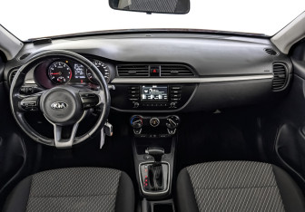 Подержанный автомобиль Kia Rio Hatchback 2018 года (14 фото)