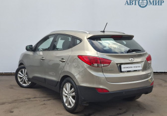 Подержанный автомобиль Hyundai ix35 2010 года (7 фото)