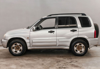 Подержанный автомобиль Suzuki Grand Vitara 2003 года (8 фото)