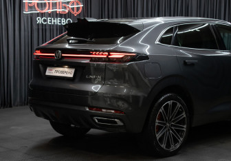 Подержанный автомобиль Changan UNI-K 2022 года (26 фото)