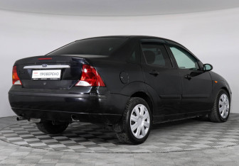 Подержанный автомобиль Ford Focus Sedan 2004 года (3 фото)