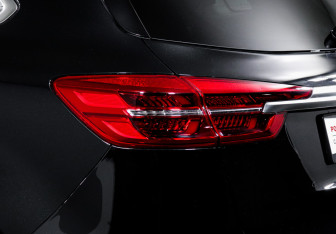 Подержанный автомобиль Hongqi HS5 2024 года (17 фото)