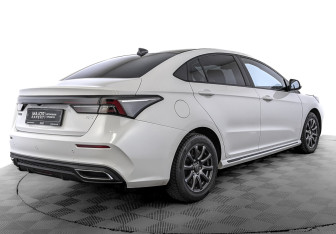 Подержанный автомобиль Omoda S5 2024 года (5 фото)