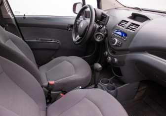 Подержанный автомобиль Chevrolet Spark 2013 года (9 фото)