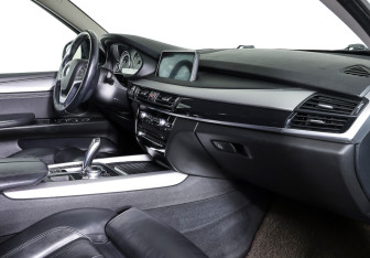 Подержанный автомобиль BMW X5 2015 года (11 фото)