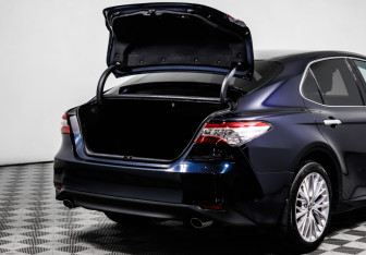 Подержанный автомобиль Toyota Camry Sedan 2020 года (18 фото)