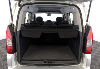 Подержанный автомобиль Peugeot Partner 2021 года (10 фото)