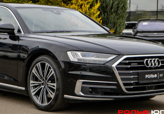 Подержанный автомобиль Audi A8 2022 года (26 фото)