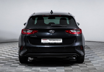 Подержанный автомобиль Kia Ceed Hatchback 2019 года (6 фото)