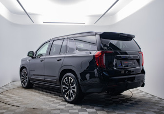 Подержанный автомобиль GMC Yukon 2023 года (6 фото)