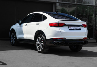 Подержанный автомобиль Geely Tugella 2022 года (6 фото)