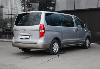 Подержанный автомобиль Hyundai H-1 2016 года (4 фото)