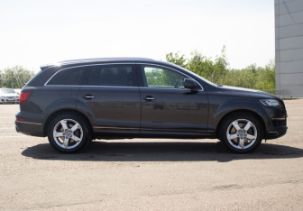 Подержанный автомобиль Audi Q7 2014 года (4 фото)