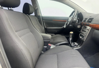 Подержанный автомобиль Toyota Avensis Sedan 2008 года (10 фото)