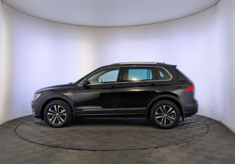 Подержанный автомобиль Volkswagen Tiguan 2019 года (8 фото)