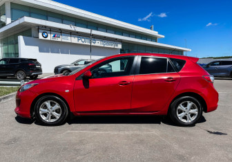 Подержанный автомобиль Mazda 3 Hatchback 2012 года (8 фото)