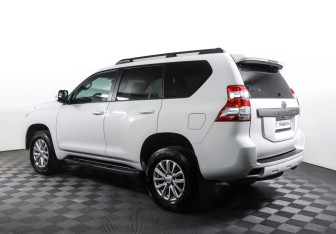 Подержанный автомобиль Toyota Land Cruiser Prado 2016 года (7 фото)