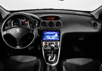 Подержанный автомобиль Peugeot 308 Hatchback 2012 года (9 фото)