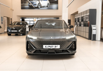 Новый Changan UNI-V 2024 (2 фото)