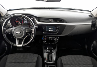 Подержанный автомобиль Kia Rio Hatchback 2021 года (13 фото)