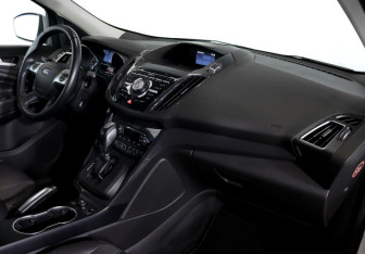 Подержанный автомобиль Ford Kuga 2016 года (5 фото)