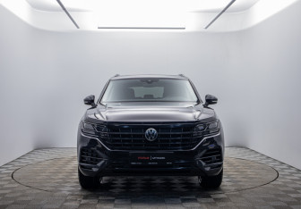 Подержанный автомобиль Volkswagen Touareg 2019 года (2 фото)