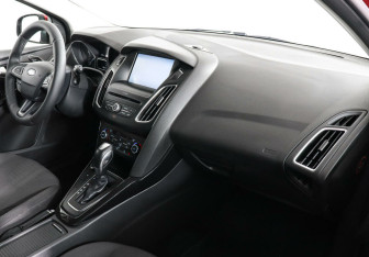 Подержанный автомобиль Ford Focus Wagon 2017 года (5 фото)