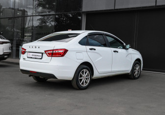 Подержанный автомобиль LADA (ВАЗ) Vesta Sedan 2020 года (4 фото)