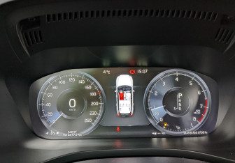 Подержанный автомобиль Volvo XC60 2021 года (16 фото)