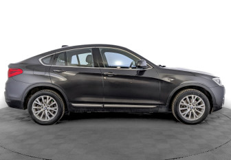 Подержанный автомобиль BMW X4 2018 года (4 фото)