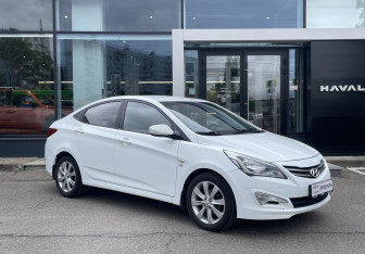 Подержанный автомобиль Hyundai Solaris Sedan 2015 года (3 фото)