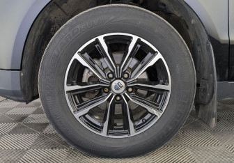 Подержанный автомобиль Geely Emgrand X7 2018 года (18 фото)