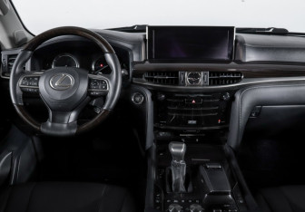 Подержанный автомобиль Lexus LX 2016 года (12 фото)