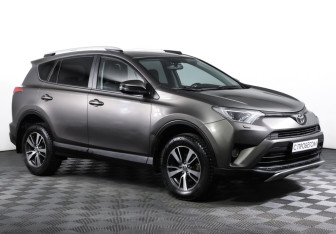 Подержанный автомобиль Toyota RAV4 2017 года (3 фото)
