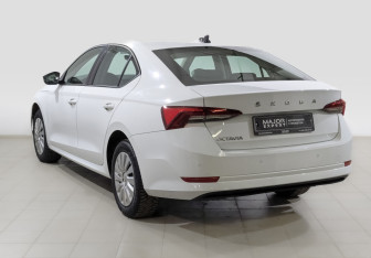 Подержанный автомобиль Skoda Octavia Liftback 2021 года (7 фото)