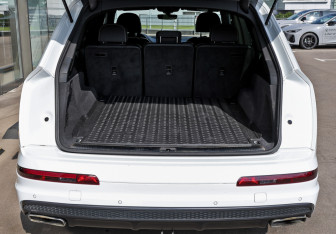Подержанный автомобиль Audi Q7 2019 года (10 фото)