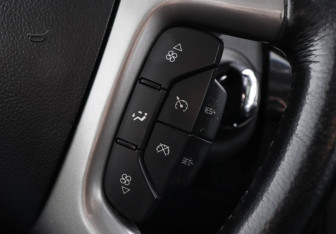 Подержанный автомобиль Chevrolet Captiva 2013 года (16 фото)