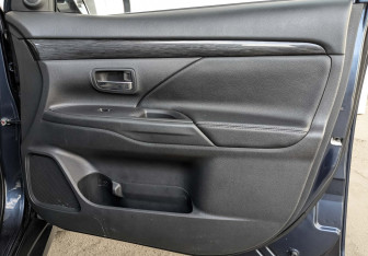 Подержанный автомобиль Mitsubishi Outlander 2016 года (24 фото)
