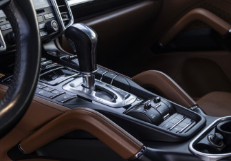 Подержанный автомобиль Porsche Cayenne 2016 года (22 фото)