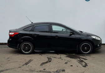 Подержанный автомобиль Ford Focus Sedan 2013 года (4 фото)