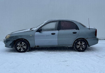 Подержанный автомобиль Chevrolet Lanos 2006 года (8 фото)
